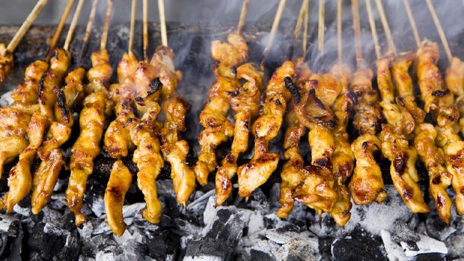 Selain sate dan rawon, komunitas Indonesia di Riyadh, Arab Saudi juga akan membawa nasi uduk serta pecel sebagai menu khas yang dipamerkan dalam acara.