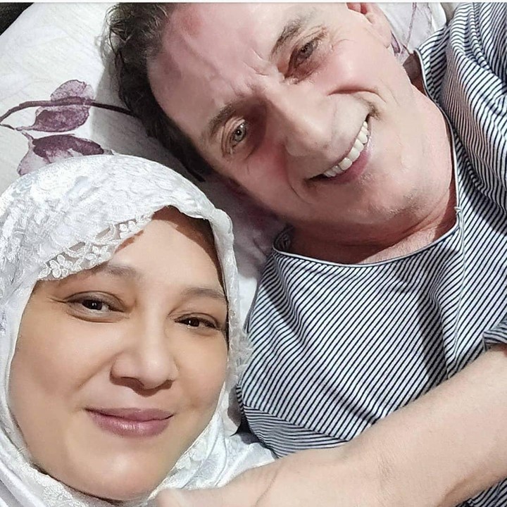 <p>Fenny Bauty menikah dengan Khalid Schoemaker pada 2014 silam. Khalid adalah bule mualaf asal Belanda yang sampai sekarang setia menemani Fenny. (Foto: Instagram: @khalid_schoemaker)</p>