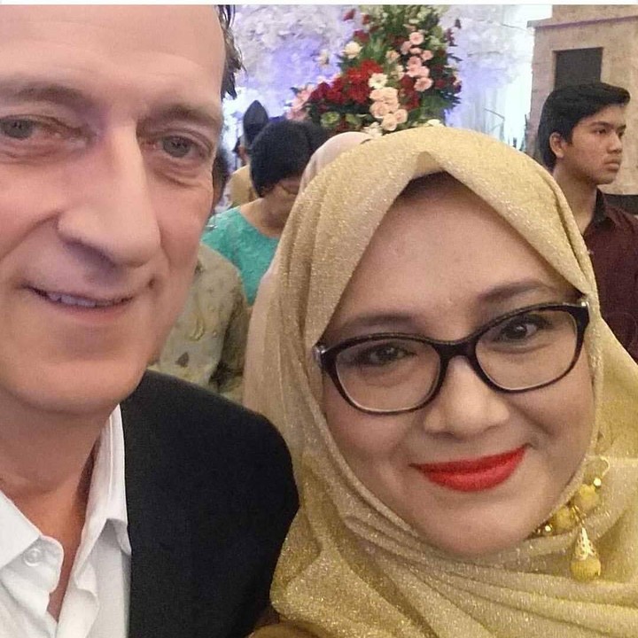 <p>Meski terpaut usia 10 tahun, Fenny dan Khalid tetap terlihat harmonis ya Bunda? (Foto: Instagram: @khalid_schoemaker)</p>