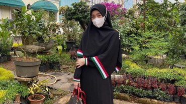 img-title Anak Ngaku Hidupnya Dihancurkan, Ibu Larissa Chou Minta Putrinya Maafkan Eks Mertua