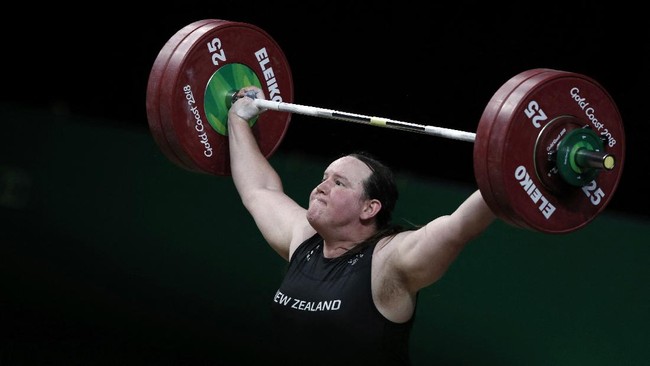 Atlet angkat besi asal Selandia Baru, Laurel Hubbard, akan menjadi transgender pertama yang berkompetisi di Olimpiade.
