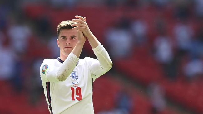 Mount dan Chilwell Diisolasi Usai Kontak dengan Gilmour Dua pemain timnas Inggris, Mason Mount dan Chilwell terancam absen melawan Ceko di Euro 2020 (Euro 2021) usai kontak dengan Billy Gilmour.