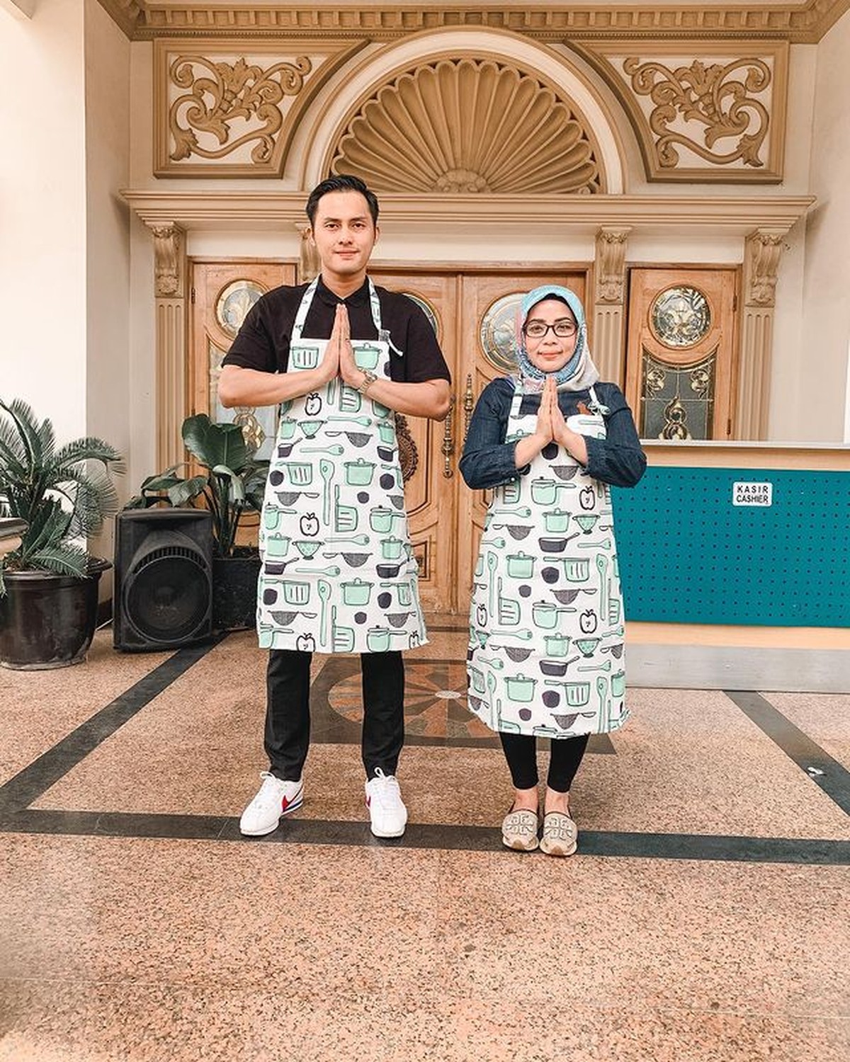 Muzdalifah menyulap rumah mewahnya menjadi sebuah kafe&period; Yuk kita intip bagaimana penampakannya&excl;