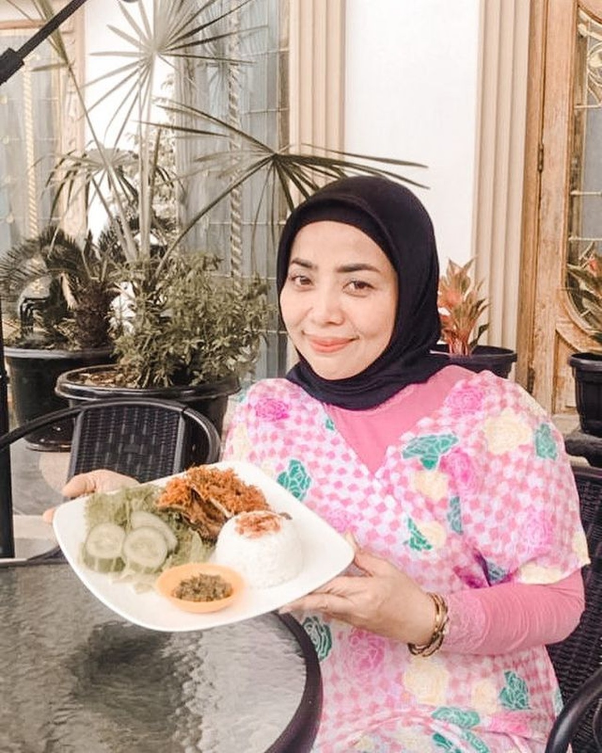 Muzdalifah menyulap rumah mewahnya menjadi sebuah kafe&period; Yuk kita intip bagaimana penampakannya&excl;