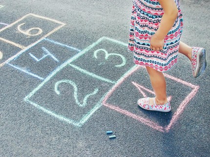 3 Permainan Tradisional yang Bisa Alihkan Perhatian Si Kecil dari Gadget