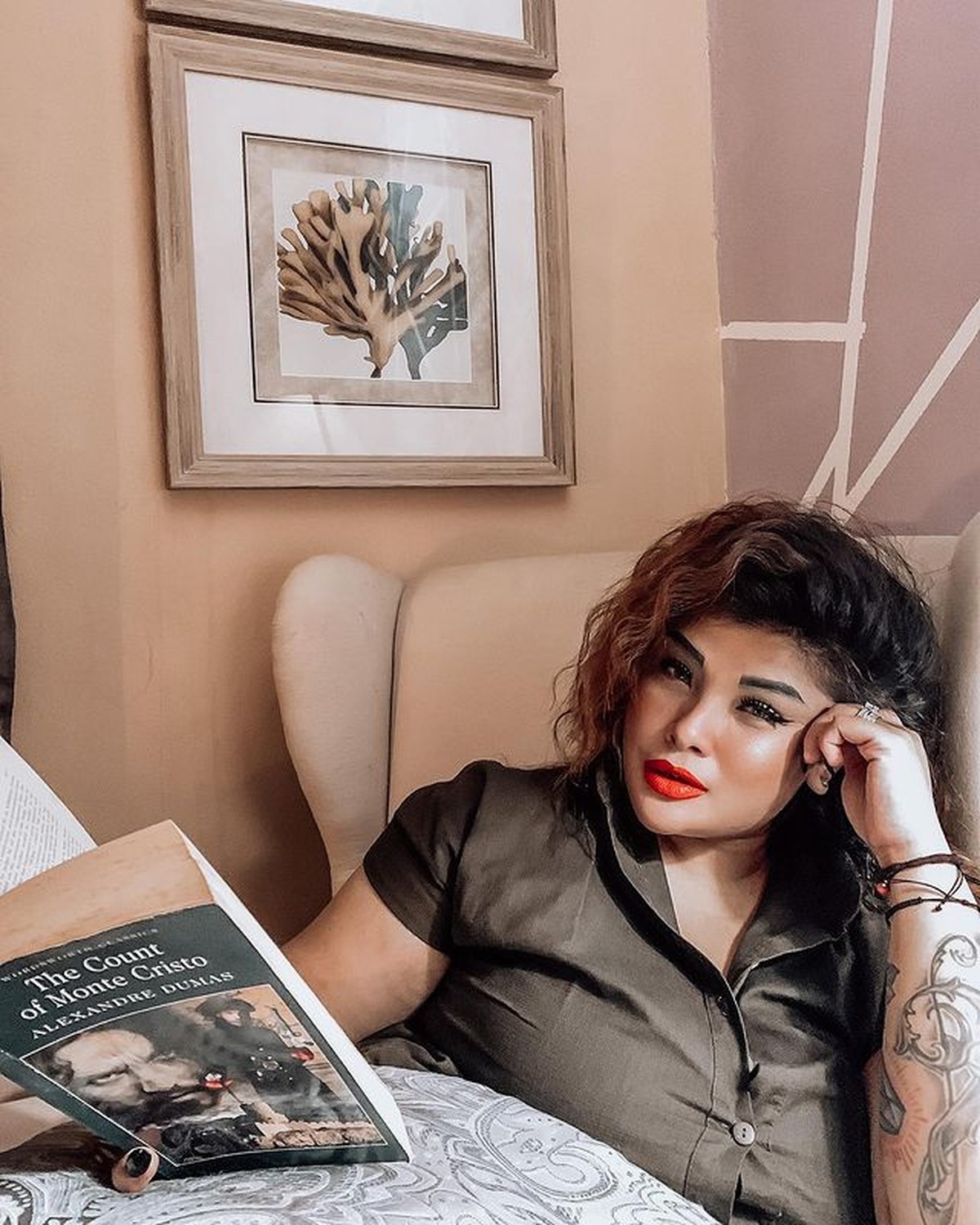 Nania Idol membuat heboh publik usai mengambil keputusan pindah agama dari Islam ke Kristen&period; Yuk kita intip potretnya&excl;