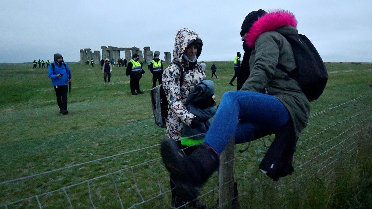 FOTO: Mengabaikan Corona Demi Stonehenge