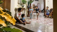 <p>Rumah Zaskia Mecca dan Hanung Bramantyo sempat viral di TikTok, Bunda. Hal itu karena rumah mereka di Yogyakarta dinilai sangat asri. (Foto: Instagram: @hanungbramantyo)</p>