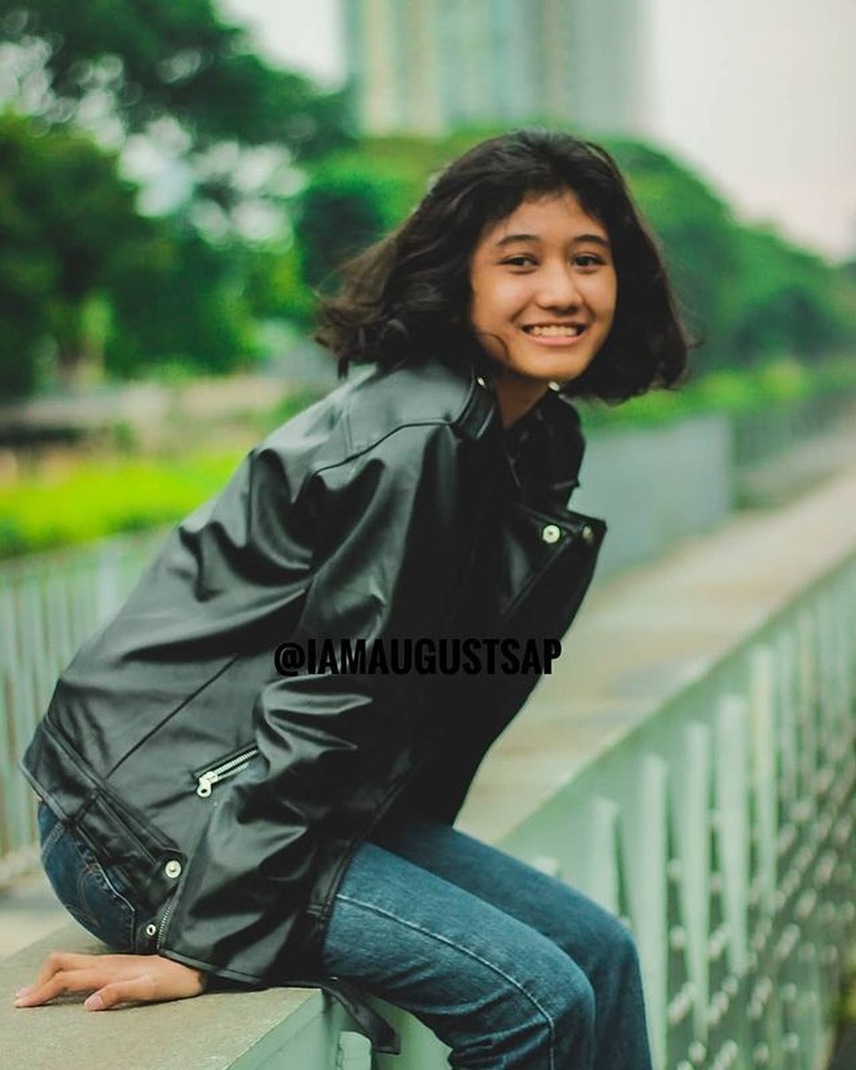 Sosok model perempuan bikin gempar karena dikatakan sebagai reinkarnasi Nike Ardilla&period; Yuk kita intip potretnya seberapa mirip&excl;