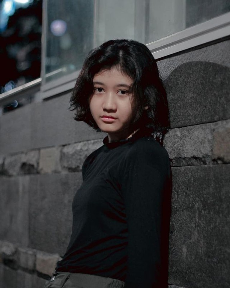 Sosok Model Viral yang Mirip Nike Ardilla Sosok model perempuan bikin gempar karena dikatakan sebagai reinkarnasi Nike Ardilla. Yuk kita intip potretnya seberapa mirip!
