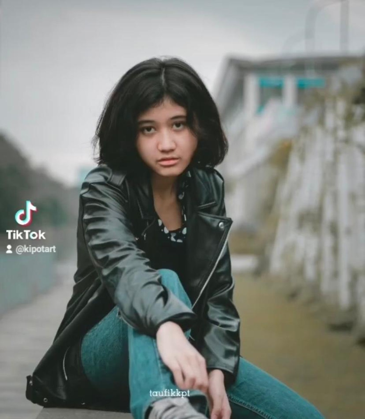 Sosok model perempuan bikin gempar karena dikatakan sebagai reinkarnasi Nike Ardilla&period; Yuk kita intip potretnya seberapa mirip&excl;