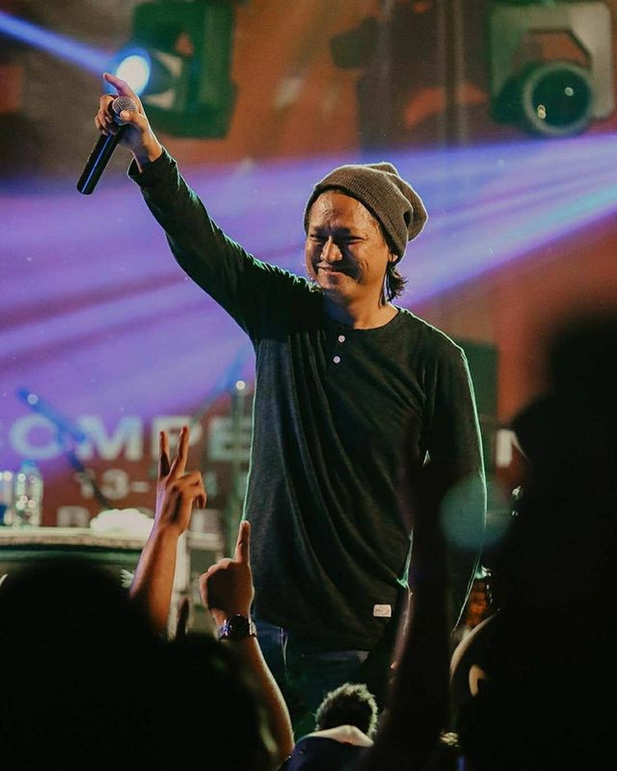 Potret Tepeng Vokalis Steven & Coconut Treez