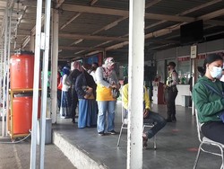 Ramai Peminat, Tes Antigen Acak di Stasiun Bekasi Antre Pagi Ini