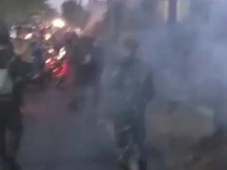 Polisi Duga Ini Alasan Massa Lempari Pos Penyekatan Suramadu dengan Petasan