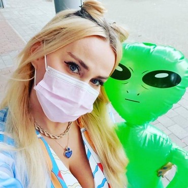 Putus Asa Nggak Dapat Pacar, Wanita Ini Pacaran dengan Alien