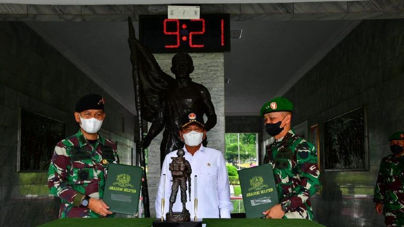 Universitas Pertahanan (Unhan) RI membuka Upacara Pendidikan Dasar Militer (Diksarmil) Chandradimuka 300 Kadet Mahasiswa S1.