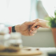 Selain Berhubungan Seks dengan Bukan Pasangan Sah, Ada Juga 8 Jenis Perselingkuhan Lainnya yang Perlu Kamu Tahu