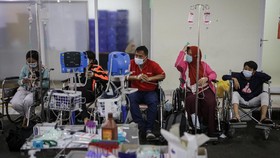 Rangkuman Covid: Kasus Kematian Tertinggi, Luar Jawa-Bali Diwaspadai