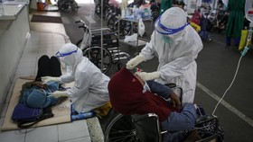 Rangkuman Covid: Waspada Gelombang Ketiga dan Hiperendemi