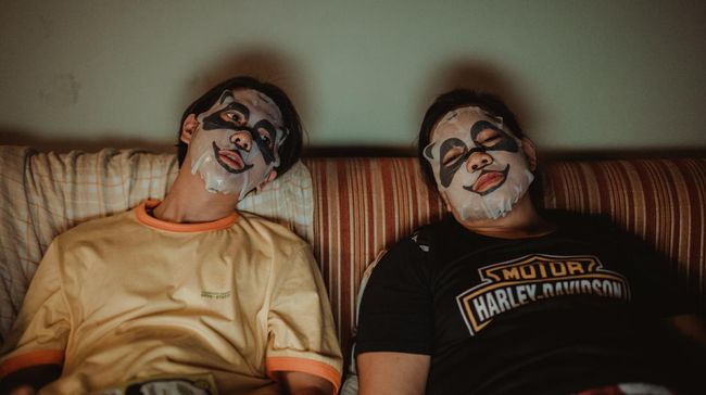 Sederet film komedi Netflix berikut bisa jadi penghibur di tengah kegiatan selama di rumah saja.