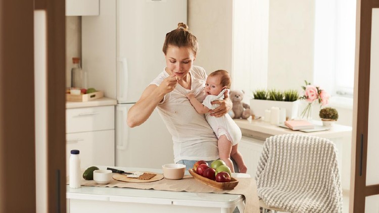 Ibu menyusui makan Ibu menyusui makan