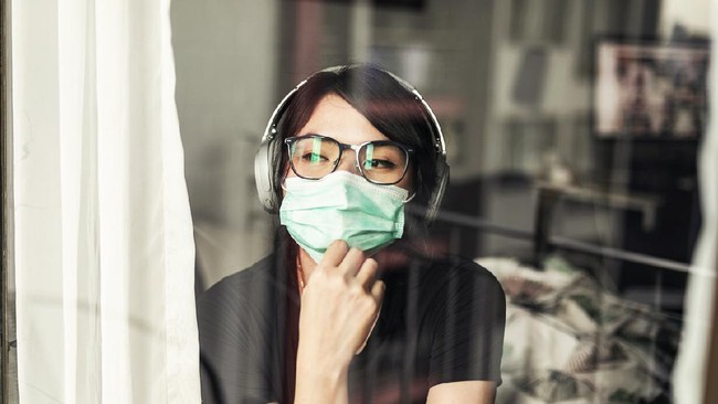Epidemiolog Pandu Riono mengatakan panduan ini dibutuhkan ketika Indonesia sampai pada titik 'there is no doctor, there is no hospital'.