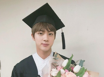 4 Kisah Tak Terduga Member BTS Saat di Sekolah dan Kampus