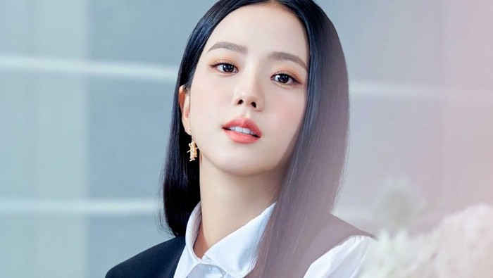 Intip Penampilan Jisoo BLACKPINK Gunakan Koleksi Dior Cruise 2022