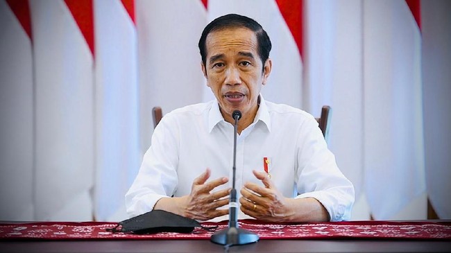 Jokowi Sebut PPKM Mikro Tak Matikan Ekonomi Rakyat Presiden Jokowi mengatakan penetapan PPKM skala mikro masih menjadi solusi yang paling tepat saat ini di tengah lonjakan kasus penularan covid-19.