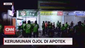 VIDEO: Kerumunan Ojol di Apotek