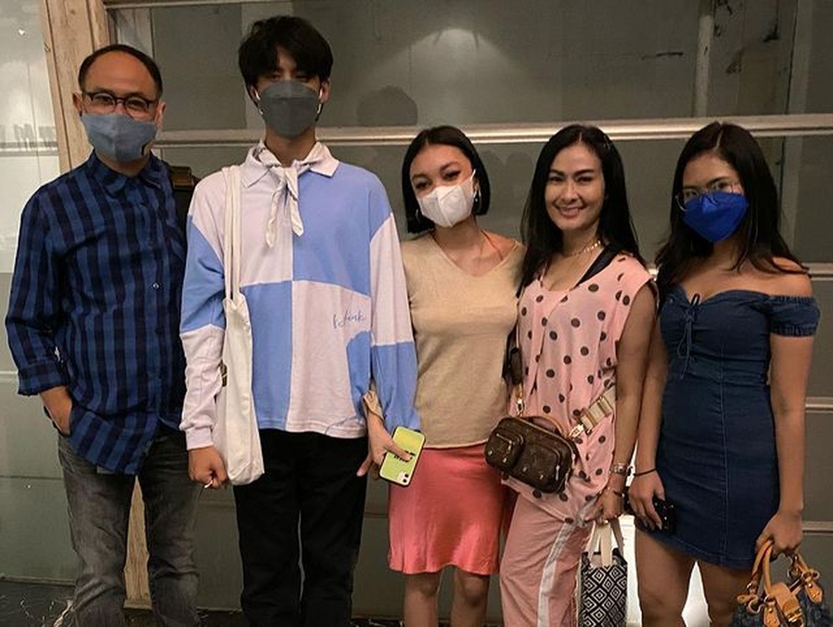 Naura Ayu putri sulung Nola Be3 belum lama ini baru saja menggelar sebuah pesta perayaan ulang tahunnya&period; Yuk kita intip keseruannya&excl;