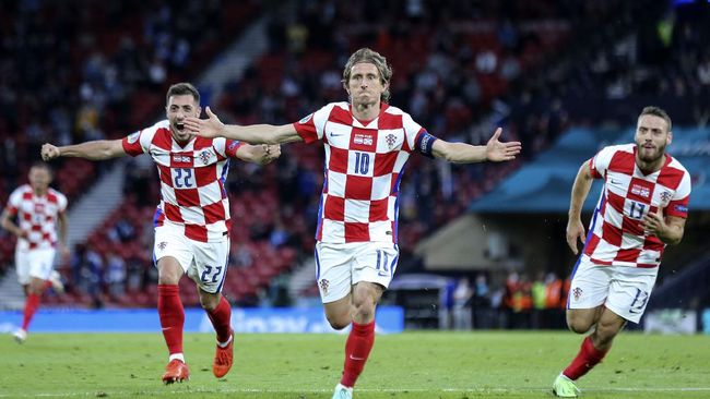 Modric In, Ante Rebic Out