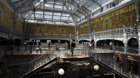 FOTO: Mal Barang Mewah di Paris Bangun dari Tidur 16 Tahun