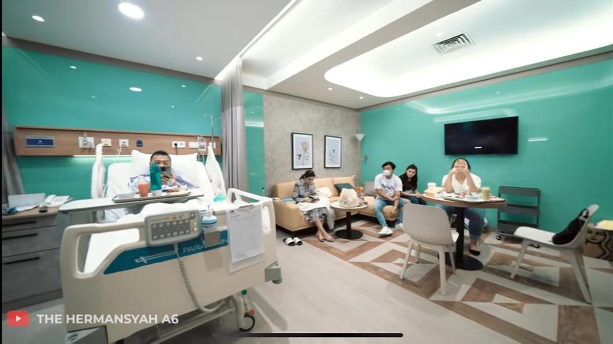 Anang Hermansyah baru saja menjalankan operasi batu ginjal&period; Yuk kita intip momen Anang sebelum dan sesudah di operasi&excl;