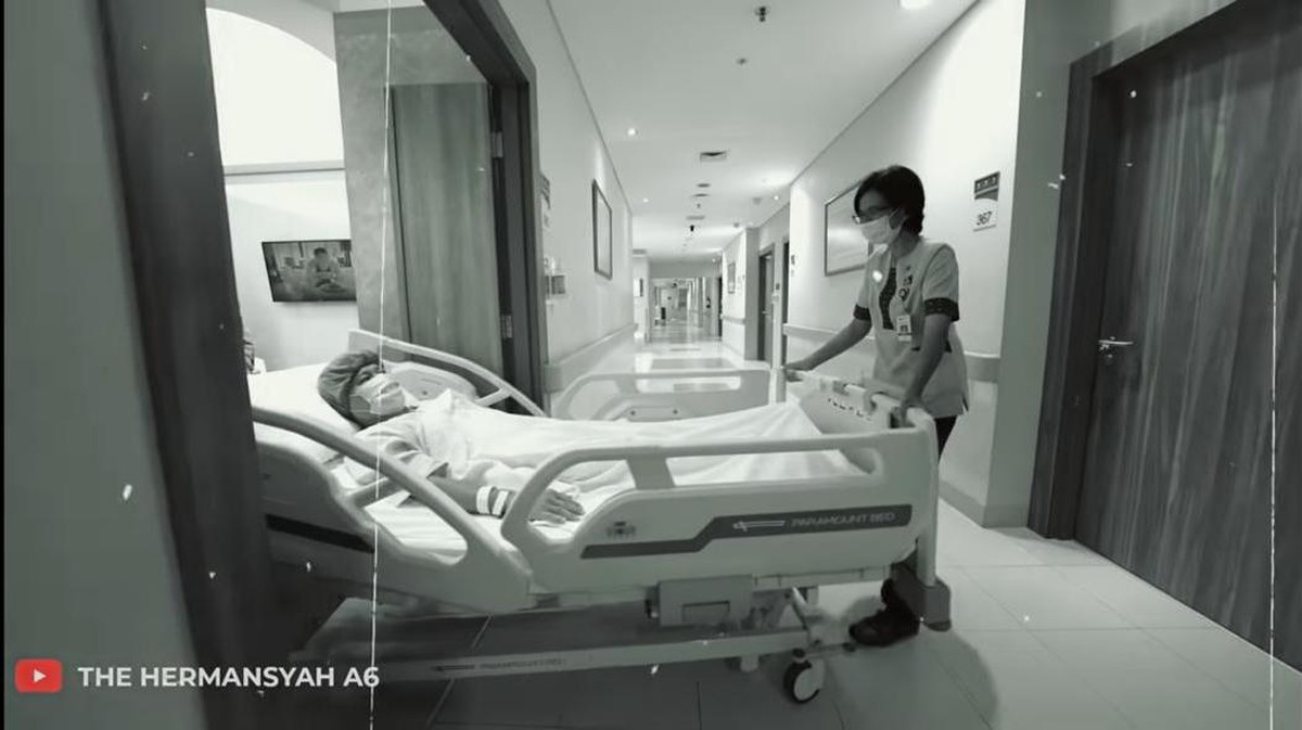 Anang Hermansyah baru saja menjalankan operasi batu ginjal&period; Yuk kita intip momen Anang sebelum dan sesudah di operasi&excl;