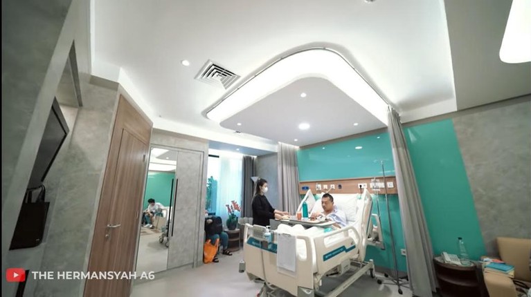 Momen Anang Jalani Operasi Batu Ginjal Anang Hermansyah baru saja menjalankan operasi batu ginjal. Yuk kita intip momen Anang sebelum dan sesudah di operasi!