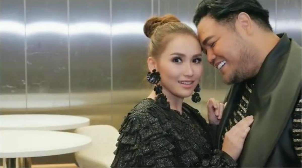 Momen Kedekatan Ayu Ting Ting & Ivan Gunawan