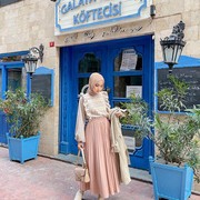 Ide Padu Padan OOTD dengan Rok Plisket