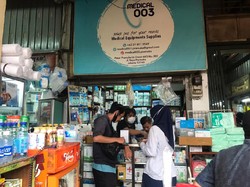 Kasus COVID Menggila, Stok Masker-Hand Sanitizer di Pasar Aman Nggak Ya?