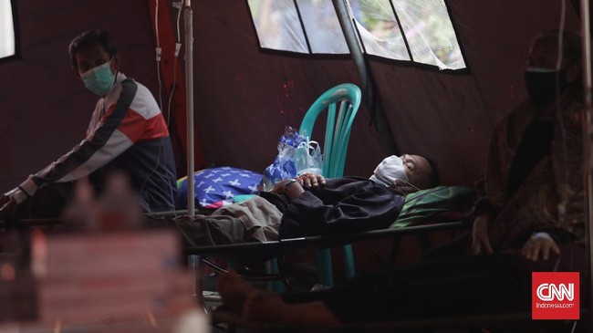 Ahli mengungkap tidak taat protokol kesehatan dan vaksinasi bisa membuat Indonesia terjebak hiperendemi dalam jangka waktu lama.