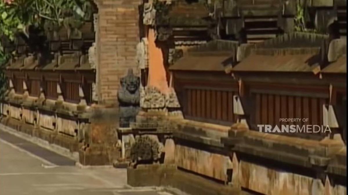 Ki Joko Bodo salah satu paranormal terkenal di Indonesia memiliki rumah yang unik dan beda dari yang lain&period; Yuk lihat penampakannya&excl;