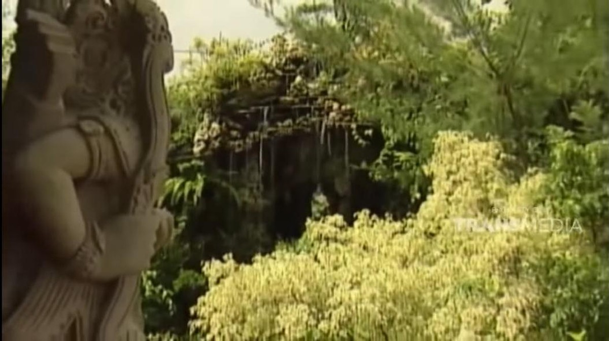 Ki Joko Bodo salah satu paranormal terkenal di Indonesia memiliki rumah yang unik dan beda dari yang lain&period; Yuk lihat penampakannya&excl;