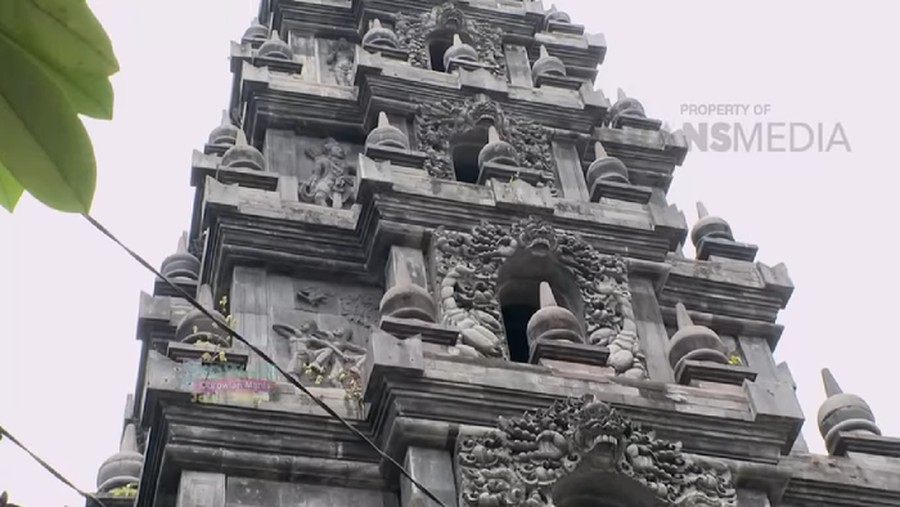 Ki Joko Bodo salah satu paranormal terkenal di Indonesia memiliki rumah yang unik dan beda dari yang lain. Yuk lihat penampakannya!
