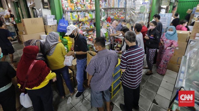 Seorang tukang obat di Pasar Pramuka Jakarta ditetapkan sebagai tersangka setelah ketahuan menjual obat Ivermectin di atas harga pemerintah.