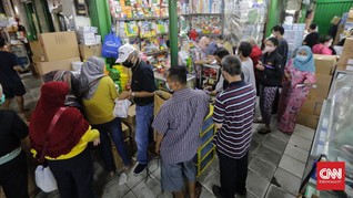 FOTO: Penjualan Alkes dan Vitamin di Pasar Pramuka Meroket