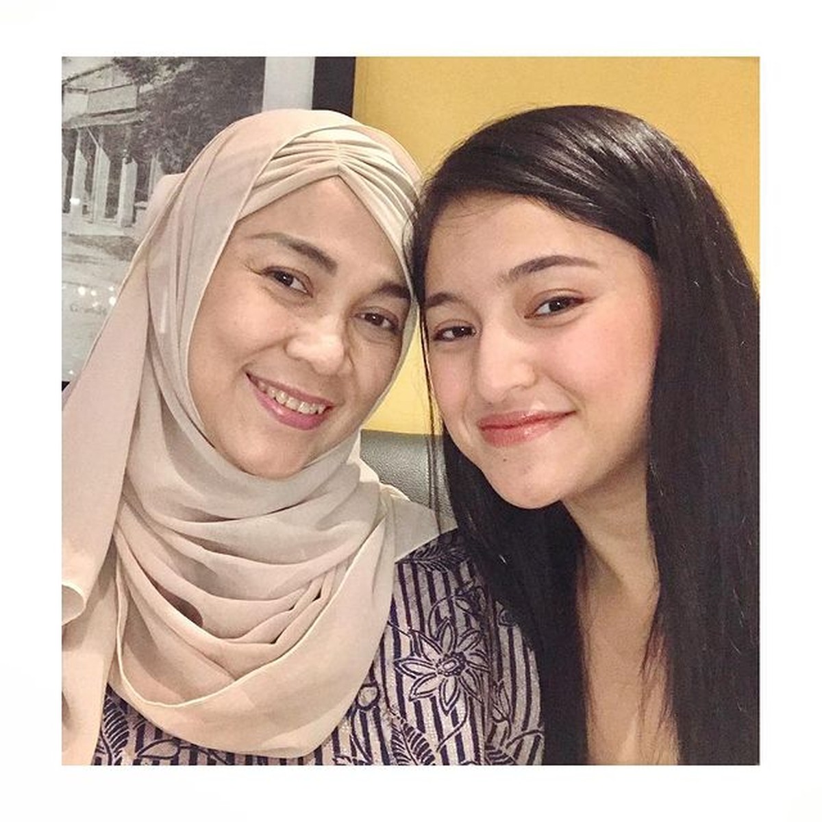 Hubungan Marshanda dan sang ibunda Riyanti Sofyan menjadi perbincangan publik karena dinilai tak harmonis&period; Yuk kita intip potret mereka&excl;