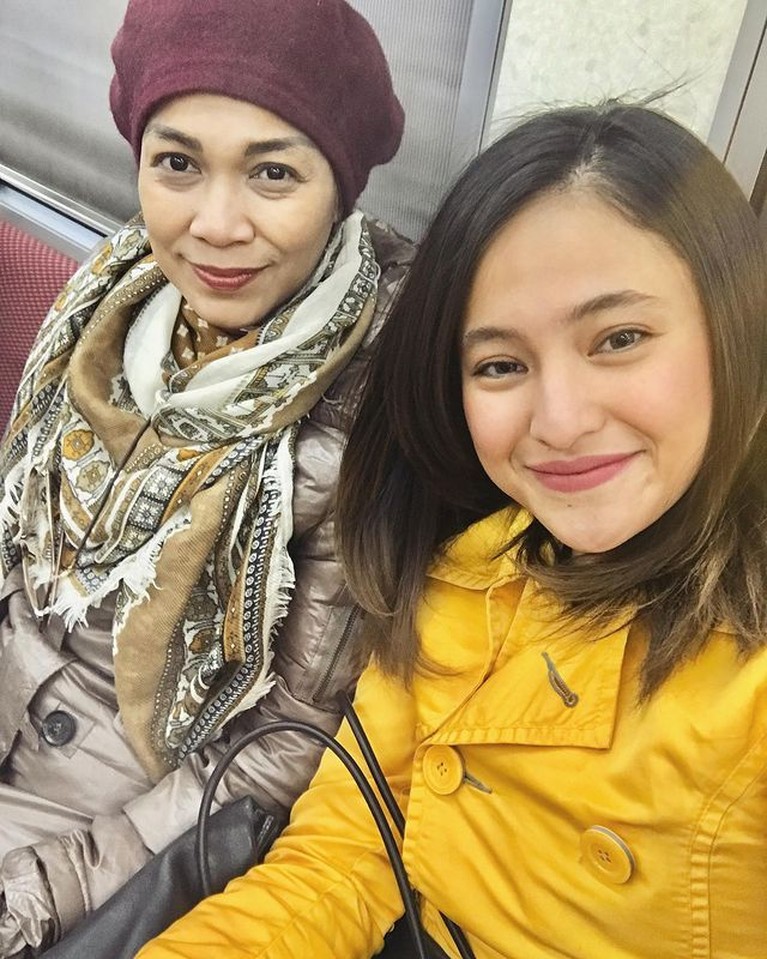 Potret Marshanda dan sang Ibunda Hubungan Marshanda dan sang ibunda Riyanti Sofyan menjadi perbincangan publik karena dinilai tak harmonis. Yuk kita intip potret mereka!