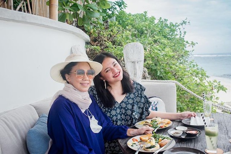 Potret Marshanda dan sang Ibunda Hubungan Marshanda dan sang ibunda Riyanti Sofyan menjadi perbincangan publik karena dinilai tak harmonis. Yuk kita intip potret mereka!