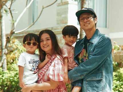 Kompak Banget! Ini 7 Potret Keluarga Artis yang Dijuluki Family Goals