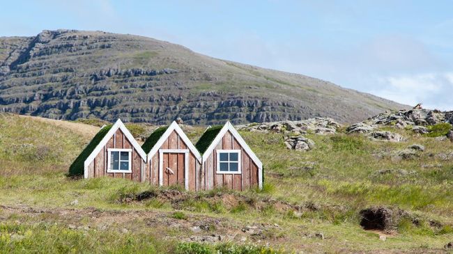 Bangunan unik terletak di sisi timur laut Kepulauan Westman dan di selatan Islandia. Rumah ini sempat disebut sebagai tempat melarikan diri saat terjadi kiamat.